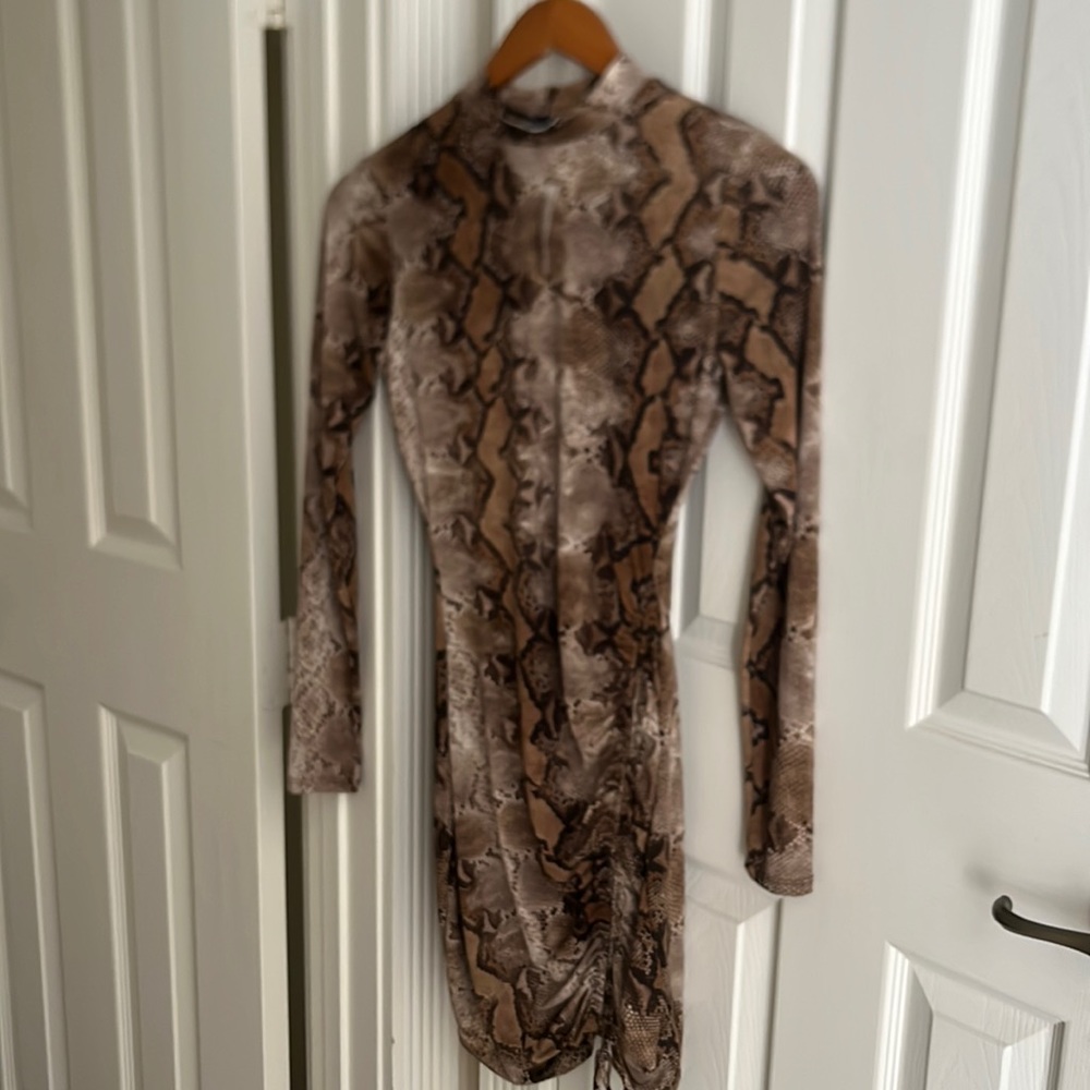 Windsor NWT fits like a glove ! So sexy thin stretchy material !